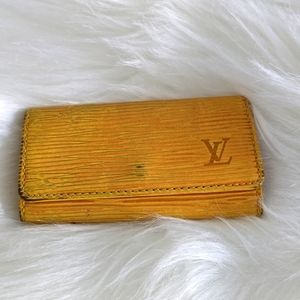 Louis Vuitton 4 key holder